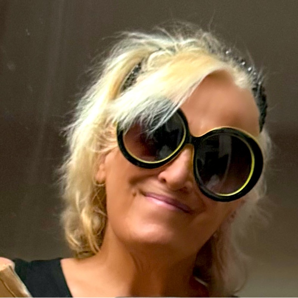 BLK/YELLOW SUNGLASSES w PURPLE-ish GRAY SHADES